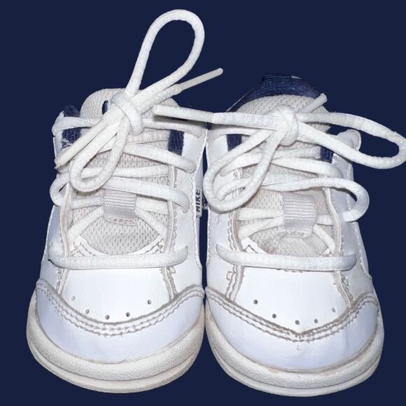 2010 Infant White Leather Blue Swoosh Low Tops Size 3C 325045-141 - Picture 2 of 7